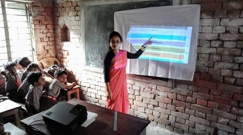 মুর্শিদাবাদ ও নদিয়াতে হাইটেক ক্লাসরুম, ইংরাজী শিখছে পড়ুয়ারা