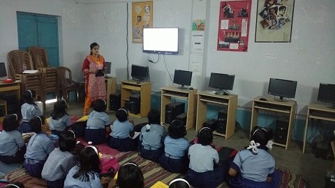 মুর্শিদাবাদ ও নদিয়াতে হাইটেক ক্লাসরুম, ইংরাজী শিখছে পড়ুয়ারা