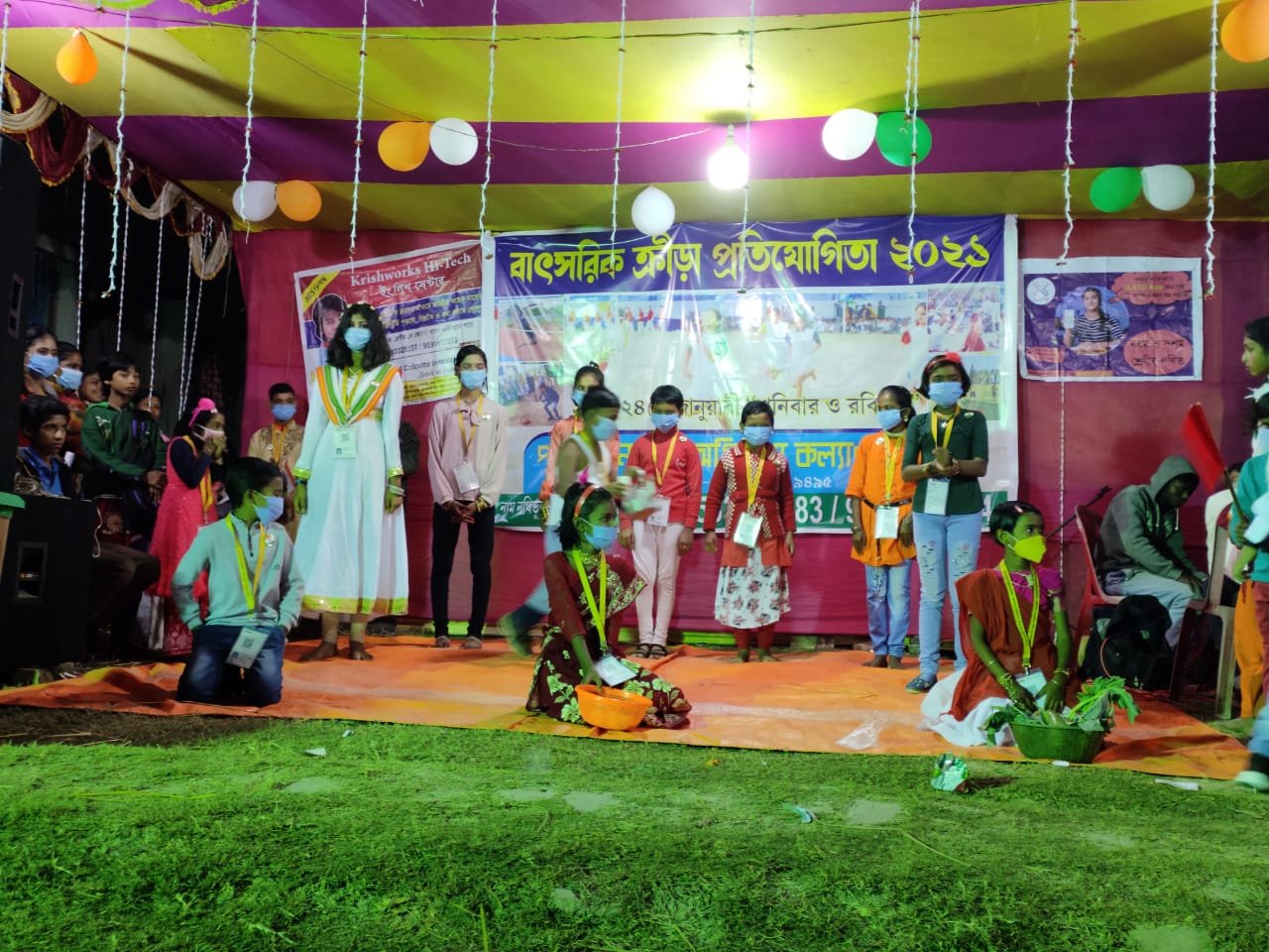 নেতাজীর স্মরণে ইংরাজীতে নাটক করলো ছাত্র/ছাত্রীরা
