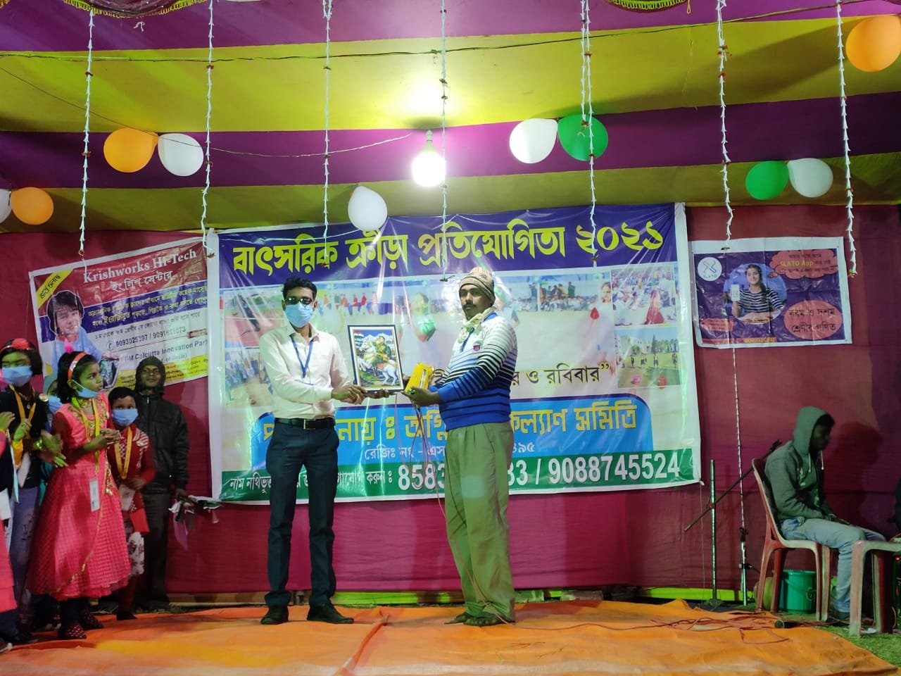 নেতাজীর স্মরণে ইংরাজীতে নাটক করলো ছাত্র/ছাত্রীরা
